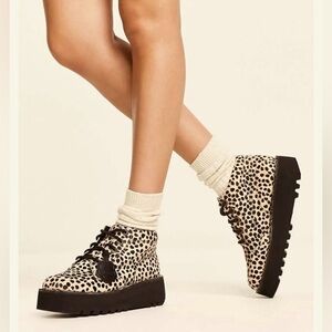 NEW - Kickers Kick hi stack boots leopard print. Size41-US(11) -Box dented/torn